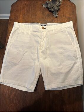 johnnie-O White Flat Front Chino Shorts